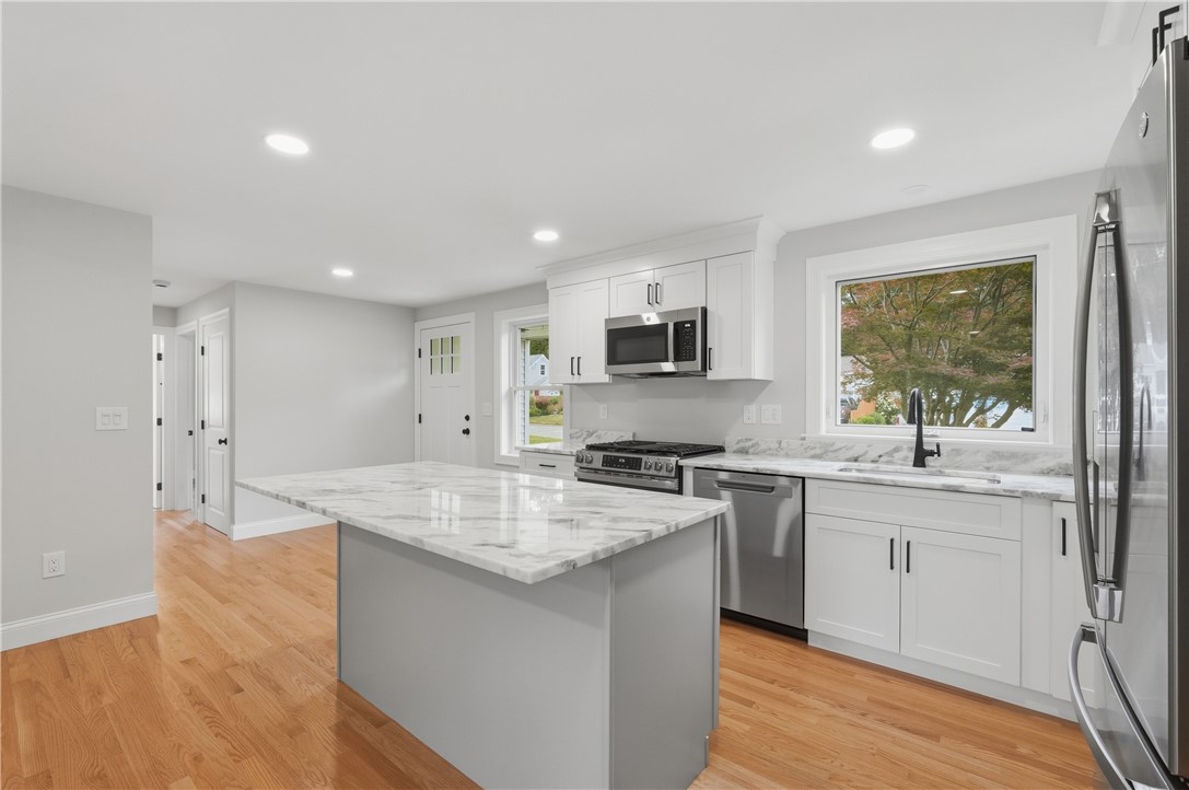 76 Beverly Road East Providence, RI 02915 - Photo 3 of 45