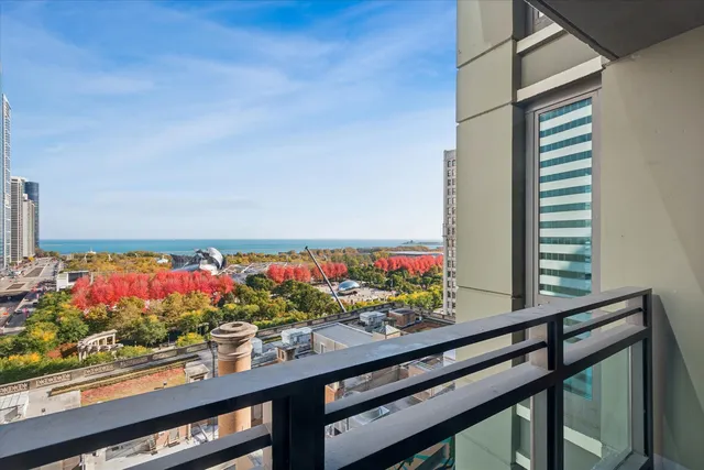 $750,000 | 130 North Garland Court, Unit 1405, Chicago, IL 60602