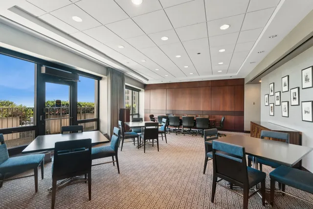 $750,000 | 130 North Garland Court, Unit 1405, Chicago, IL 60602