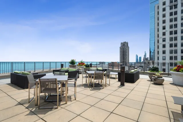 $750,000 | 130 North Garland Court, Unit 1405, Chicago, IL 60602