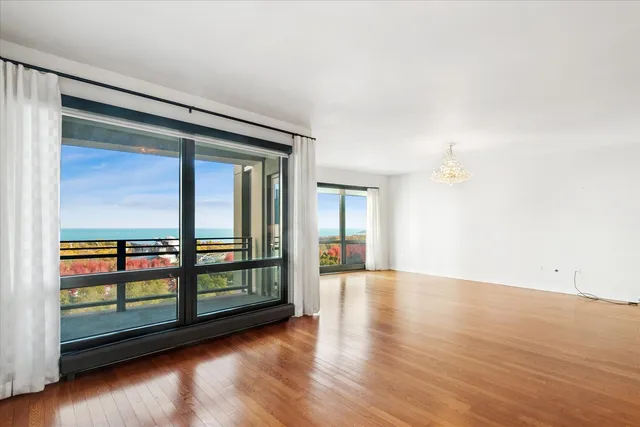 $750,000 | 130 North Garland Court, Unit 1405, Chicago, IL 60602