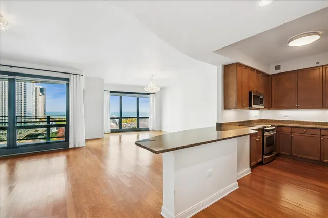 $750,000 | 130 North Garland Court, Unit 1405, Chicago, IL 60602