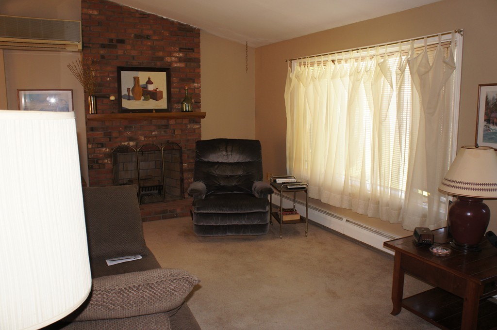53 Wrentham Road Worcester, MA 01602 - Photo 3 of 13