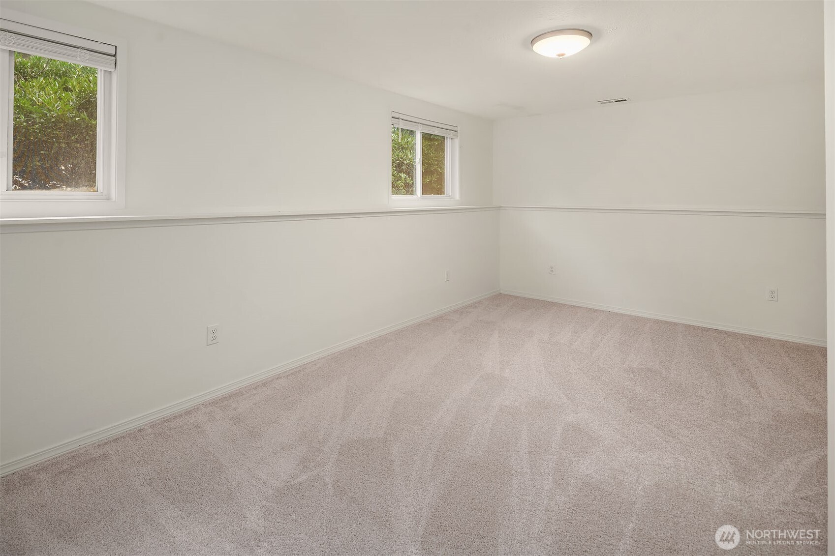 15710 Southeast 46th Way Bellevue, WA 98006 - Photo 25 of 40 an empty room with a window