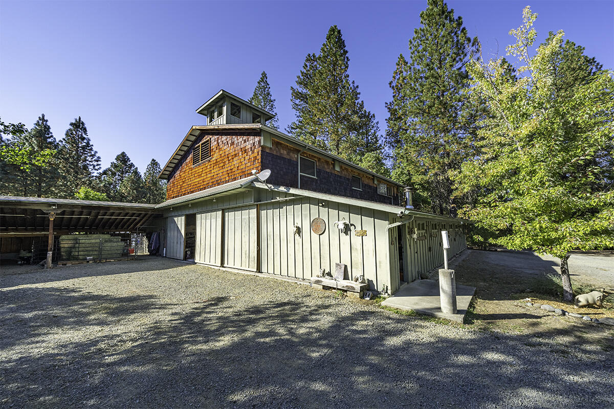 255 Davidson Road Williams, OR 97544 - Photo 45 of 82 4560 sq ft barn