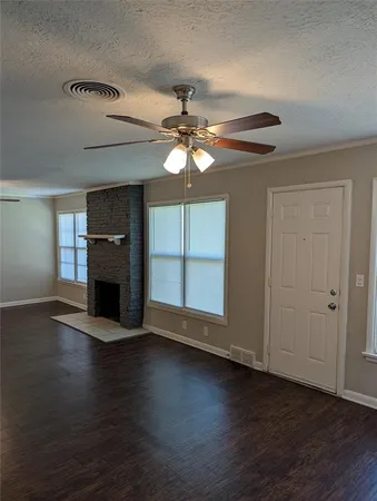 $1,895 | 2413 Hillview Drive, Fort Worth, TX 76119