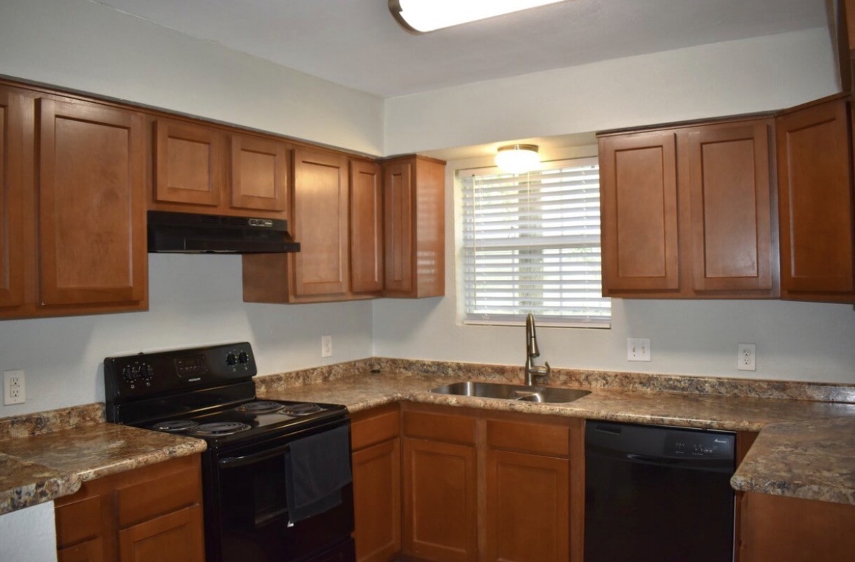 1500 Oleander La Marque, TX 77568 - Photo 6 of 15