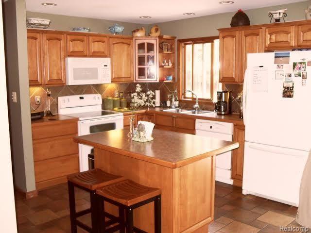 9238 Mericle Road Avoca, MI 48006 - Photo 6 of 31 38.jpg