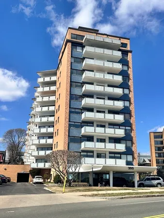 $2,200 | 300 Lynn Shore Drive, Unit 908, Lynn, MA 01902