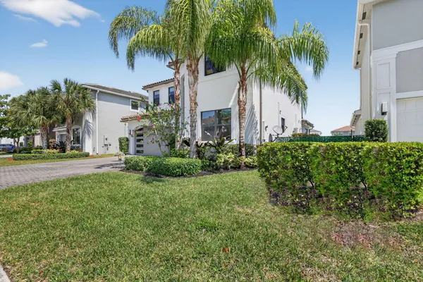 $989,995 | 7204 Stella Lane, Lake Worth, FL 33463