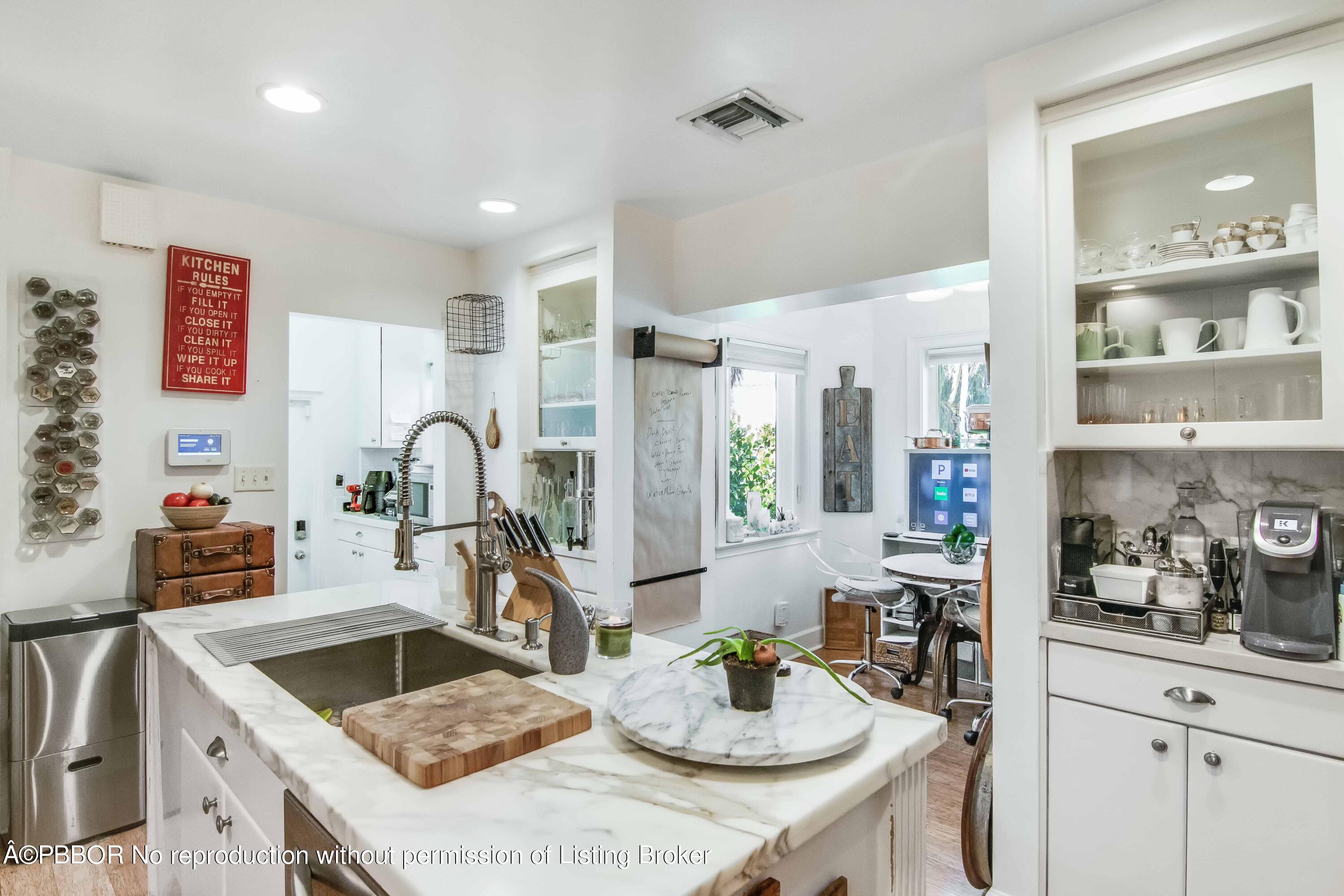 204 Sunset Road West Palm Beach, FL 33401 - Photo 11 of 41 IMG_1729