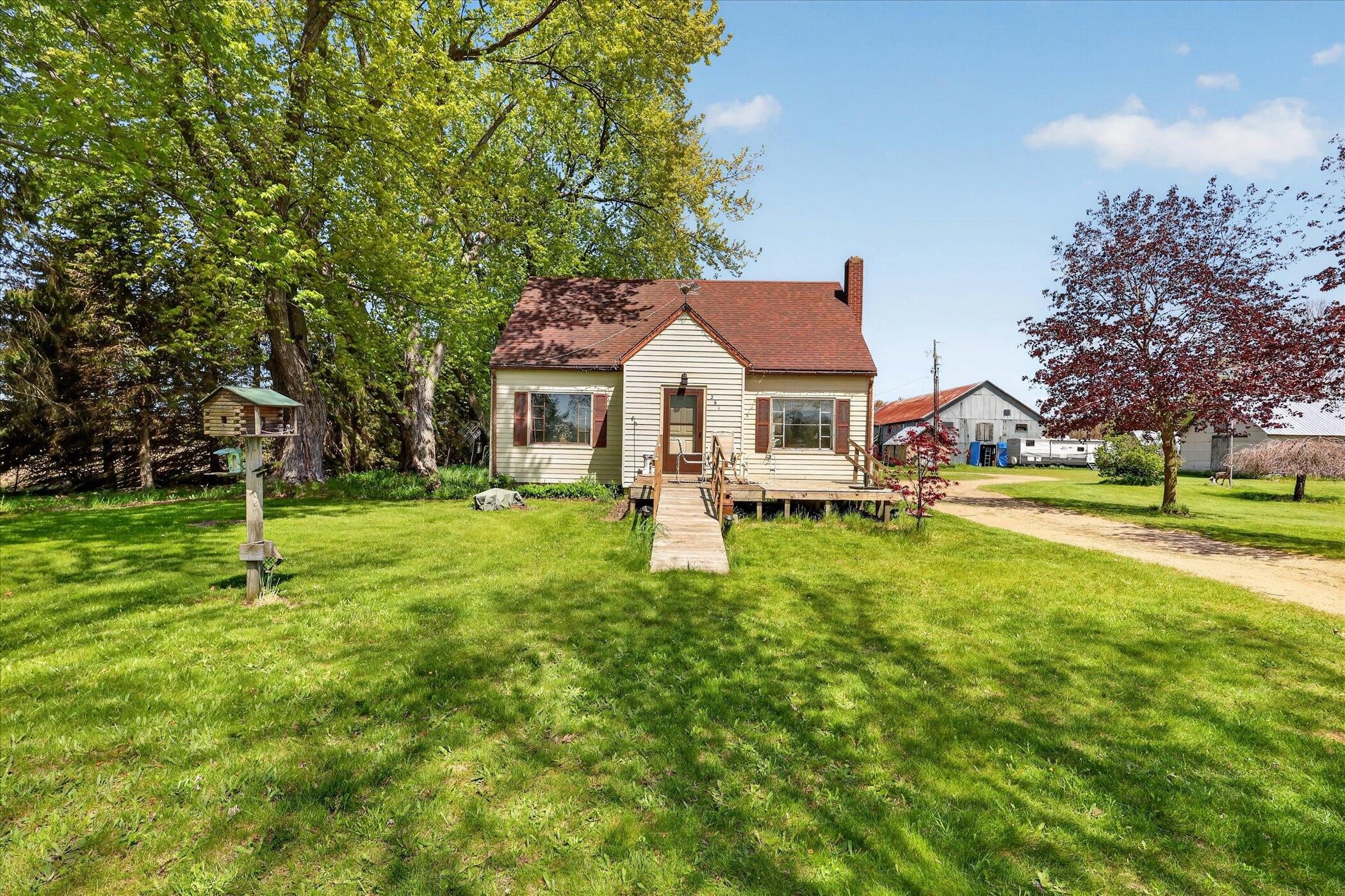 261 19 Mile Road Northeast Cedar Springs, MI 49319 - Photo 4 of 89 04-261-19-Mile-Rd-NE-Cedar-Springs-Windo