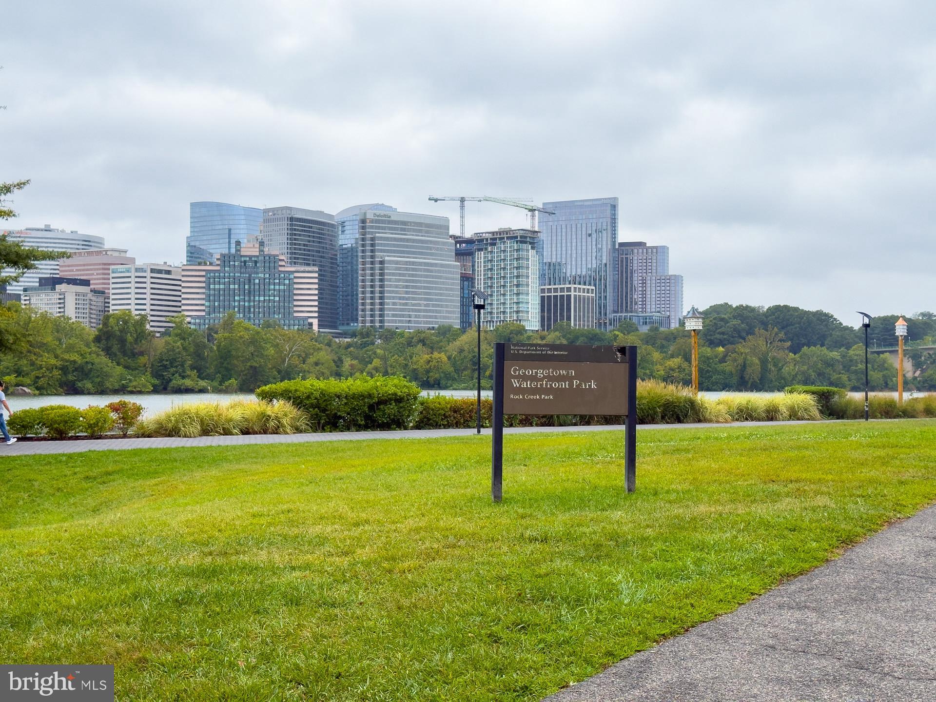 1628 44th Street Northwest Washington, DC 20007 - Photo 39 of 40 a view of a city