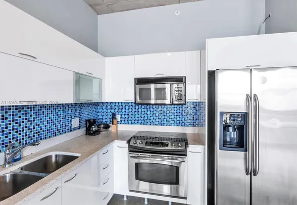 $2,400 | 133 Northeast 2nd Avenue, Unit 2015, Miami, FL 33132