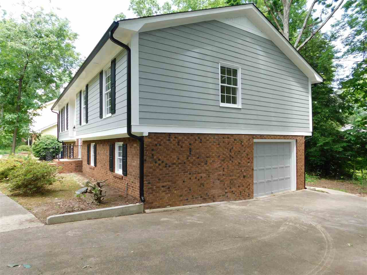 5704 Partridge Lane Raleigh, NC 27609 - Photo 4 of 28 Side Entry Garage