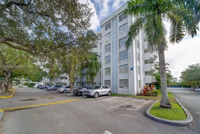 $209,000 | 498 Northwest 165th Street, Unit D206, Miami, FL 33169