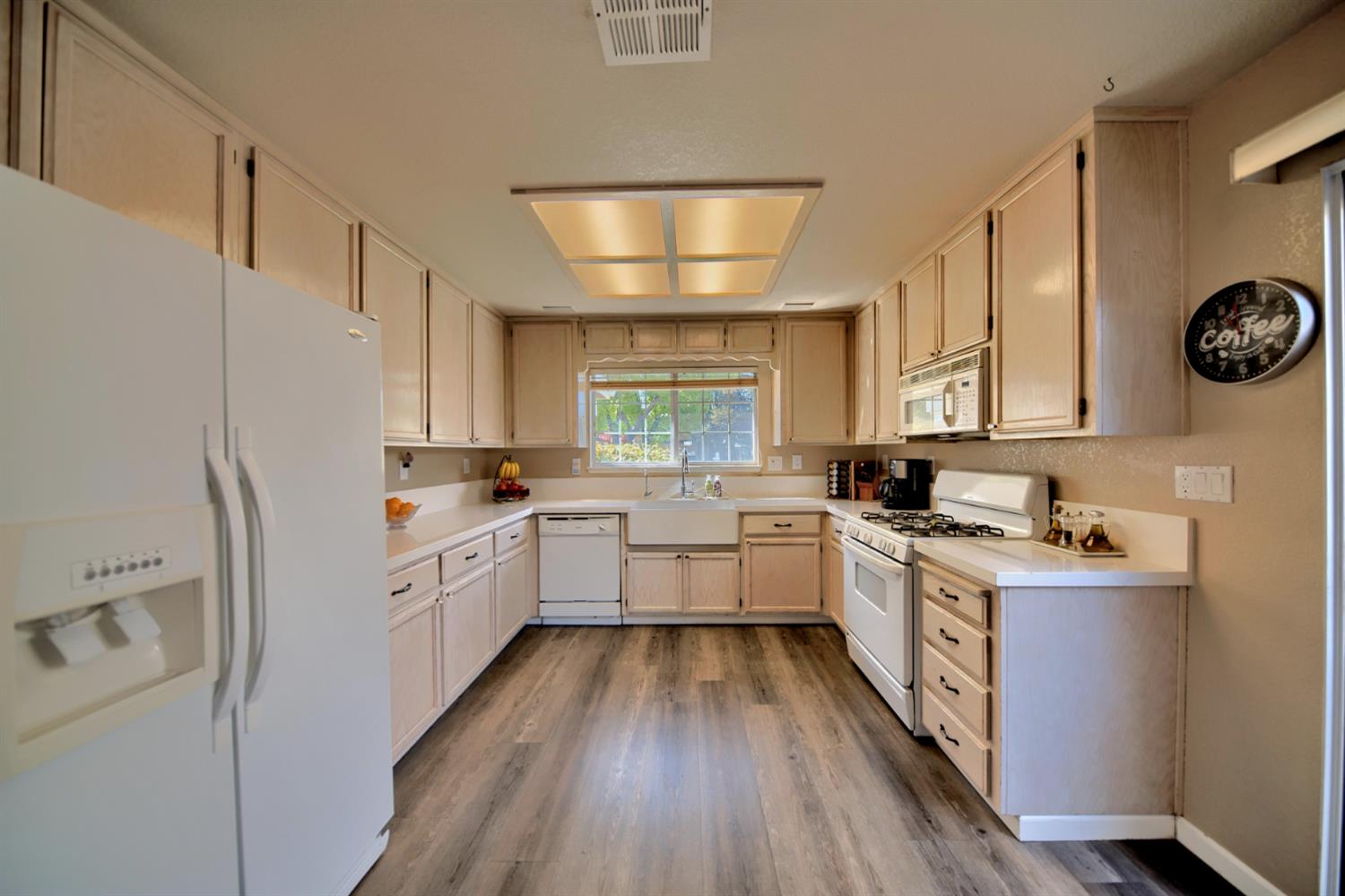 1007 Lourence Drive Tracy, CA 95376 - Photo 15 of 48