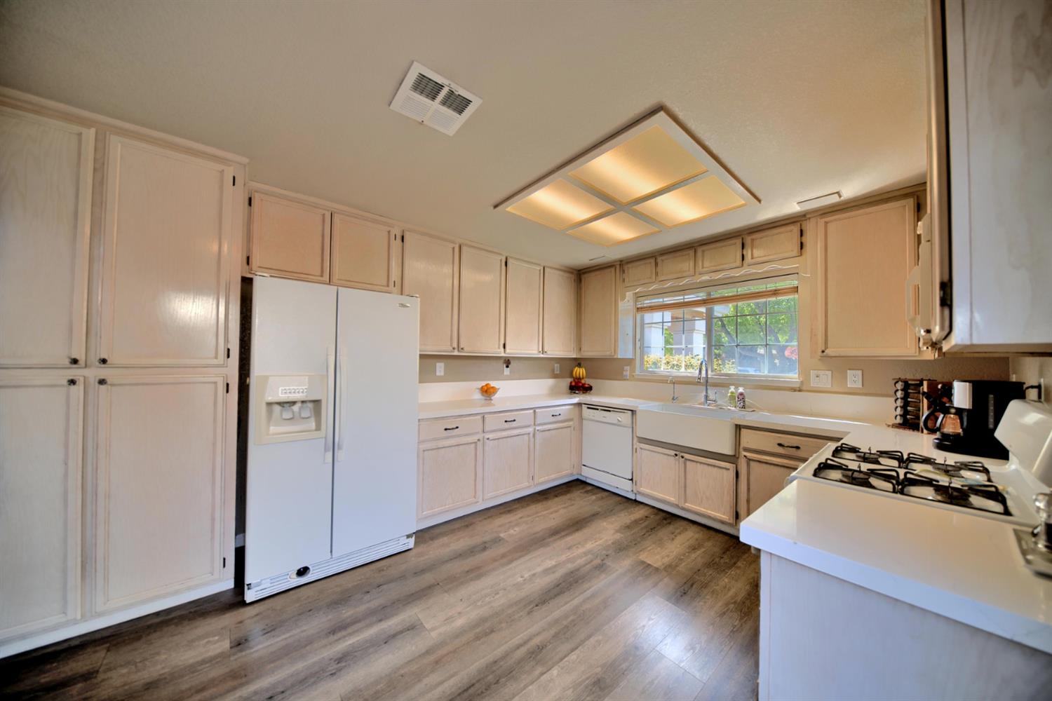 1007 Lourence Drive Tracy, CA 95376 - Photo 17 of 48