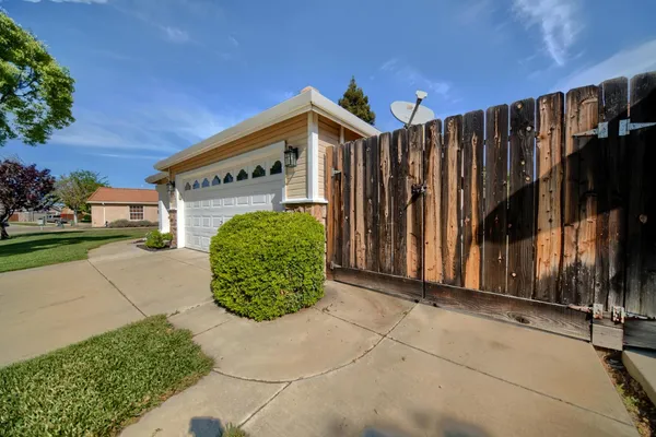 $649,995 | 1007 Lourence Drive, Tracy, CA 95376