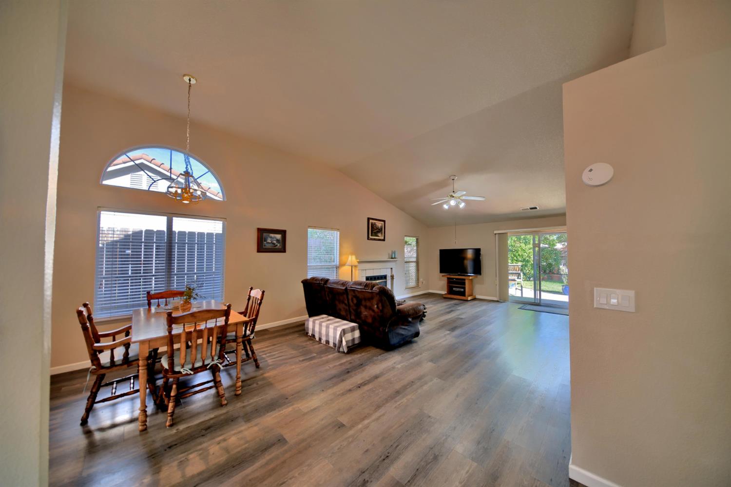 1007 Lourence Drive Tracy, CA 95376 - Photo 7 of 48