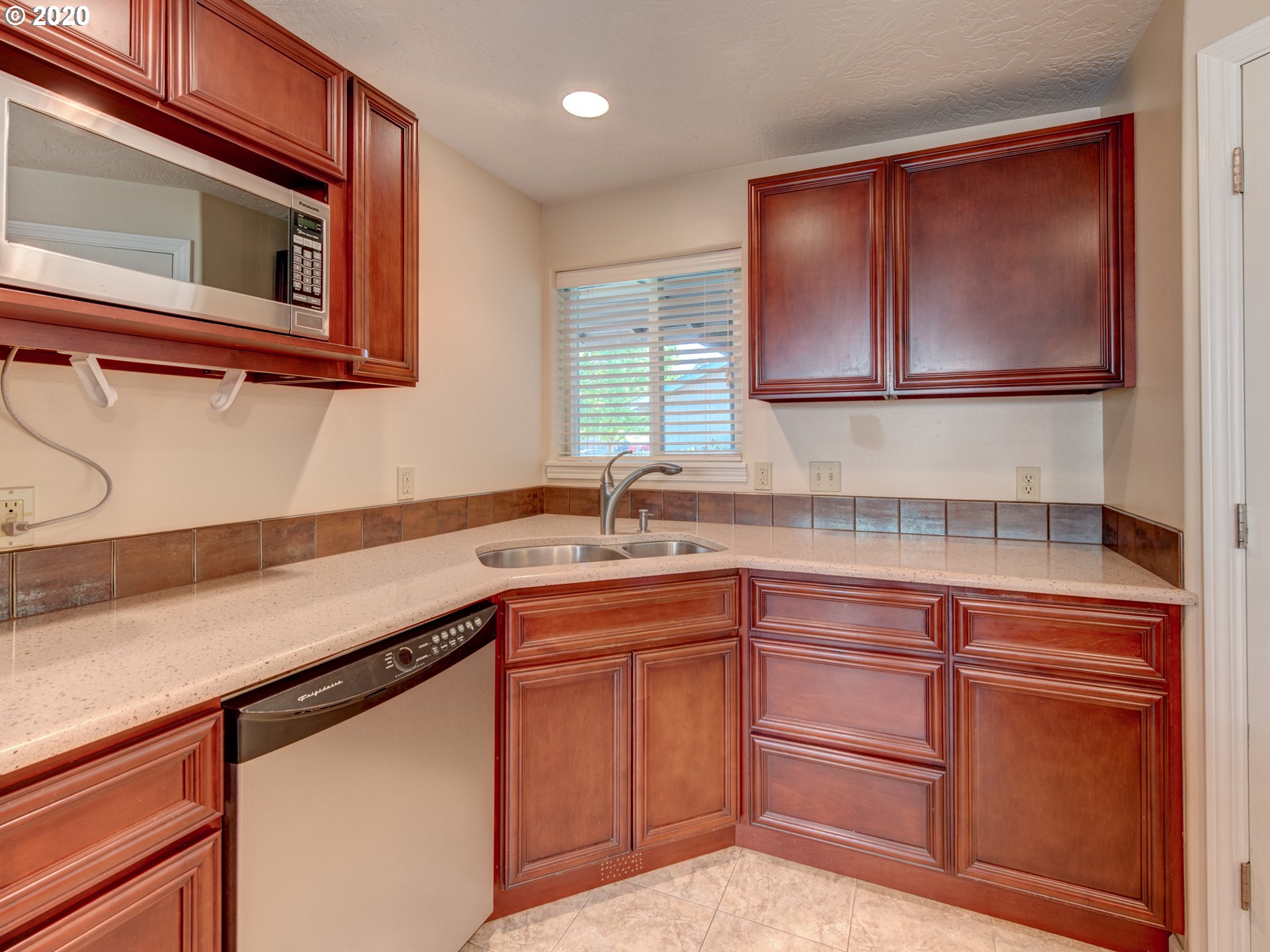 6721 B Street Springfield, OR 97478 - Photo 15 of 27