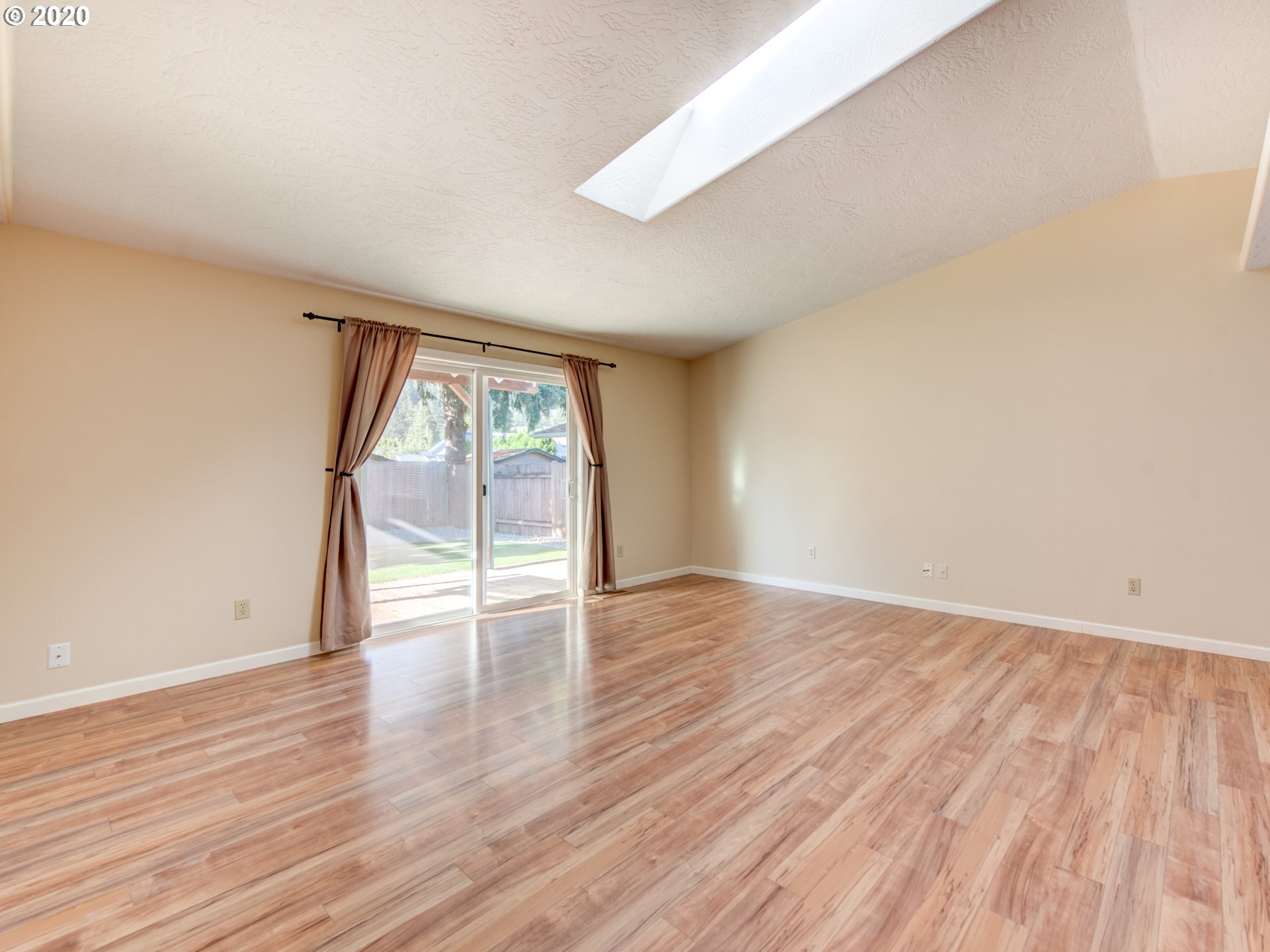 6721 B Street Springfield, OR 97478 - Photo 7 of 27