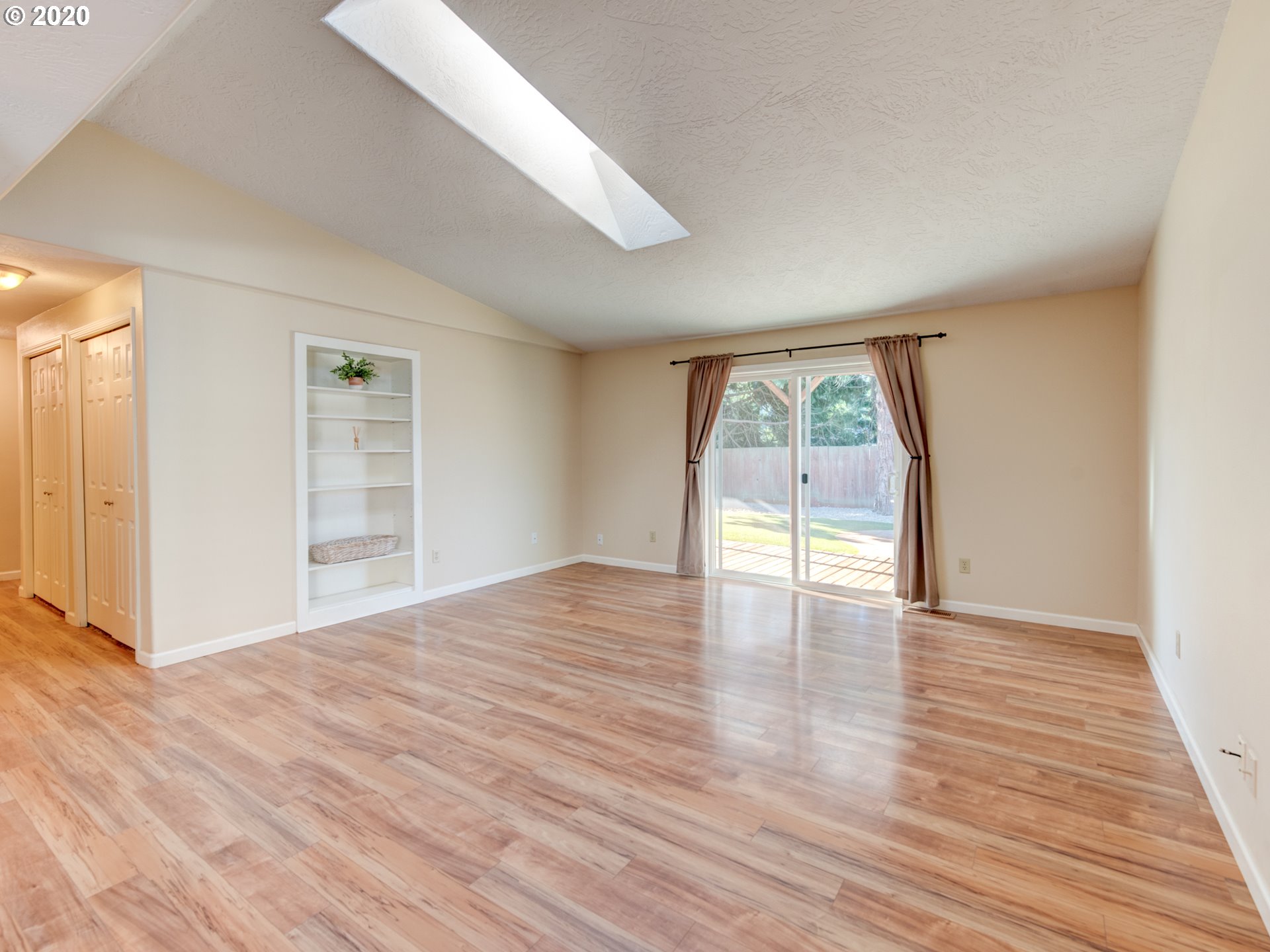 6721 B Street Springfield, OR 97478 - Photo 8 of 27