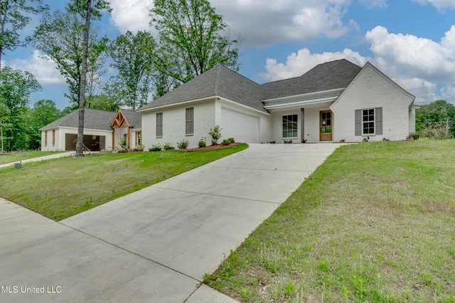 $456,000 | 124 Grayson Way, Madison, MS 39110