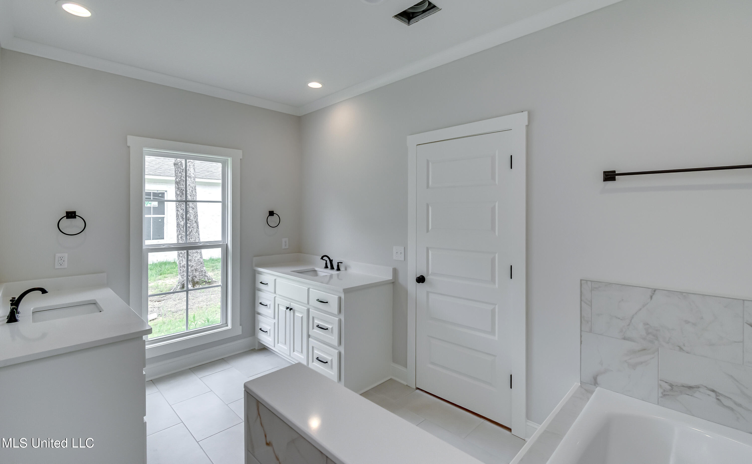 124 Grayson Way Madison, MS 39110 - Photo 28 of 30 124 Grayson Way-54