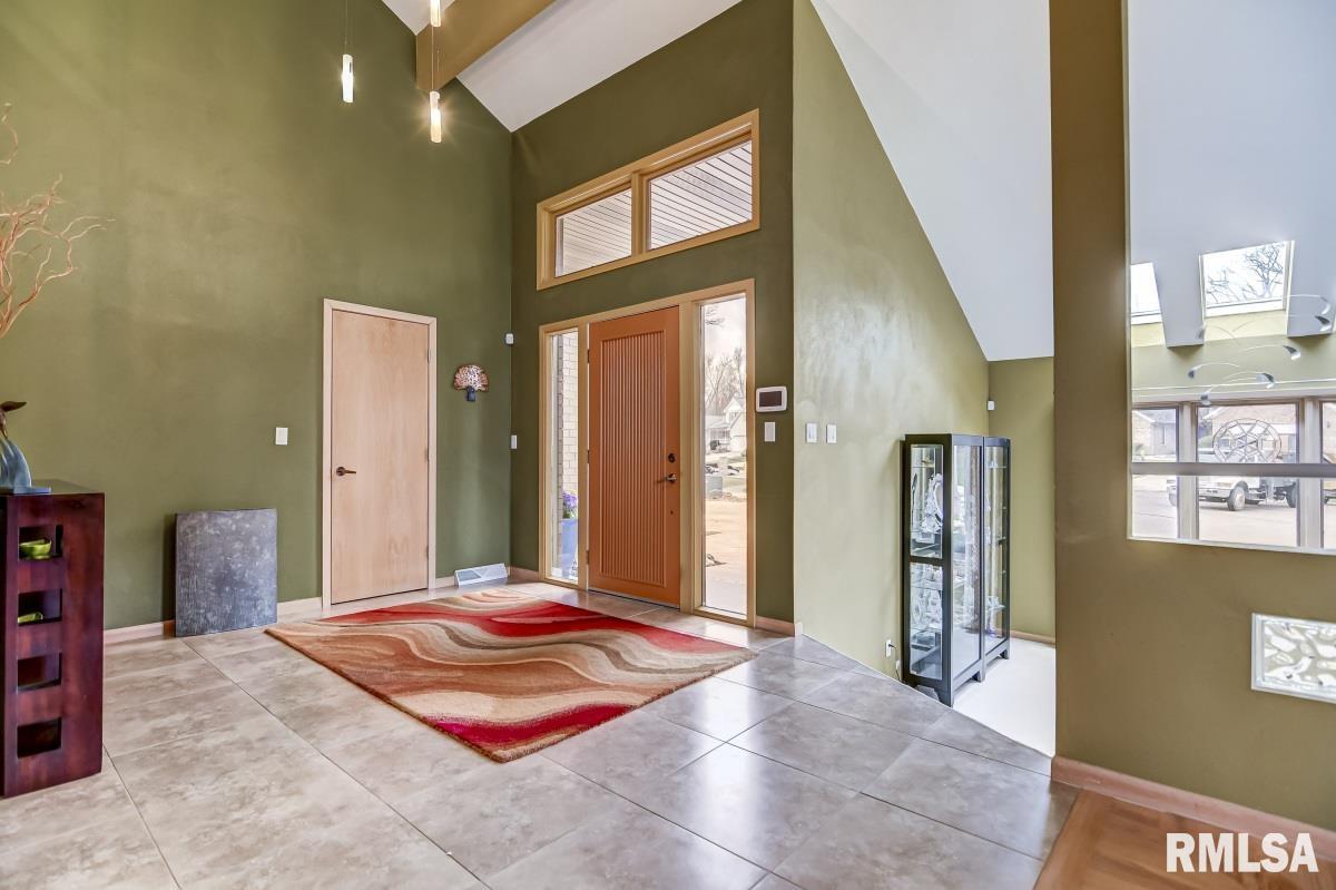 516 Appomattox Drive Springfield, IL 62711 - Photo 3 of 50