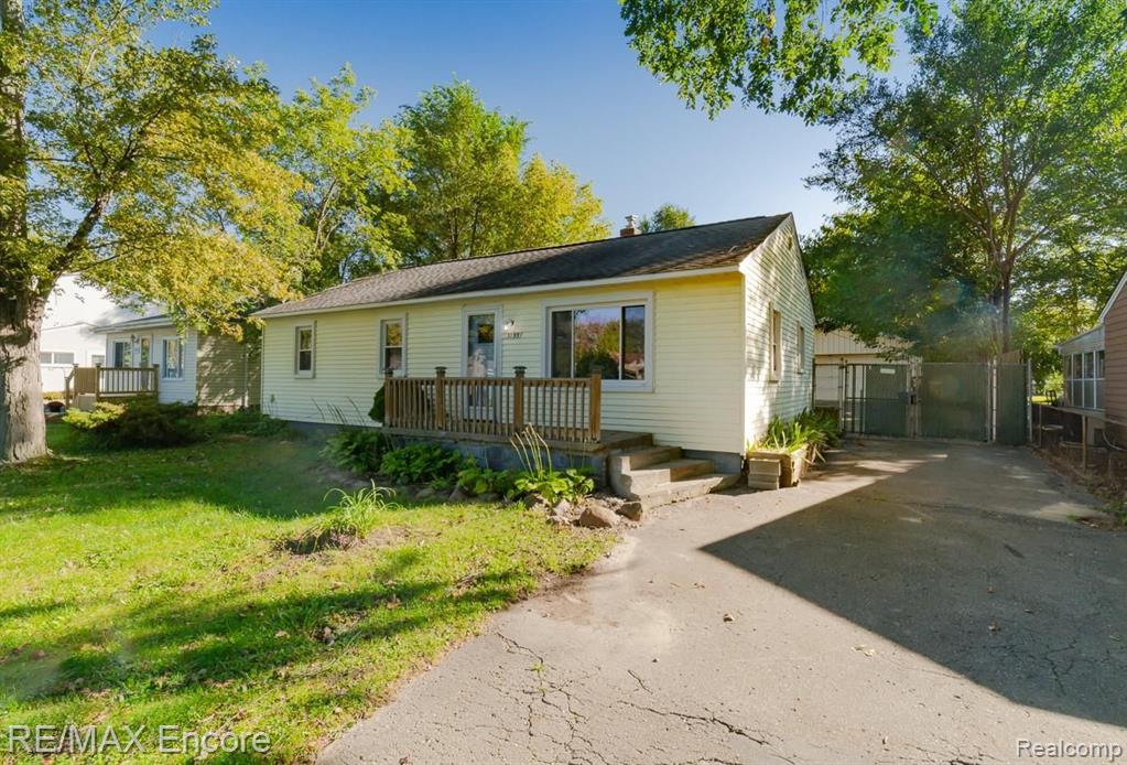 3195 Gerald Avenue Rochester Hills, MI 48307 - Photo 1 of 23