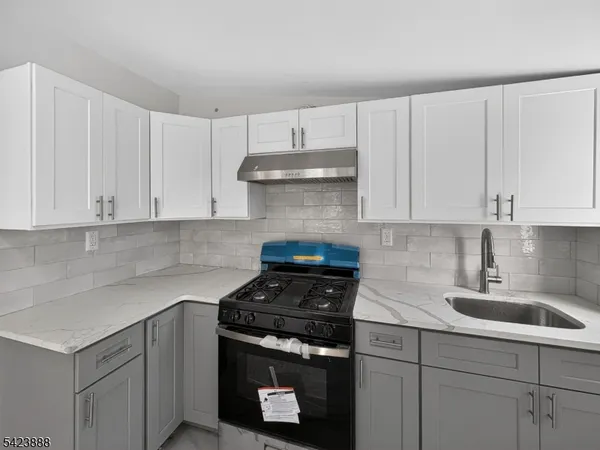 $3,549 | 123 Steuben Street, Unit 2, East Orange, NJ 07018