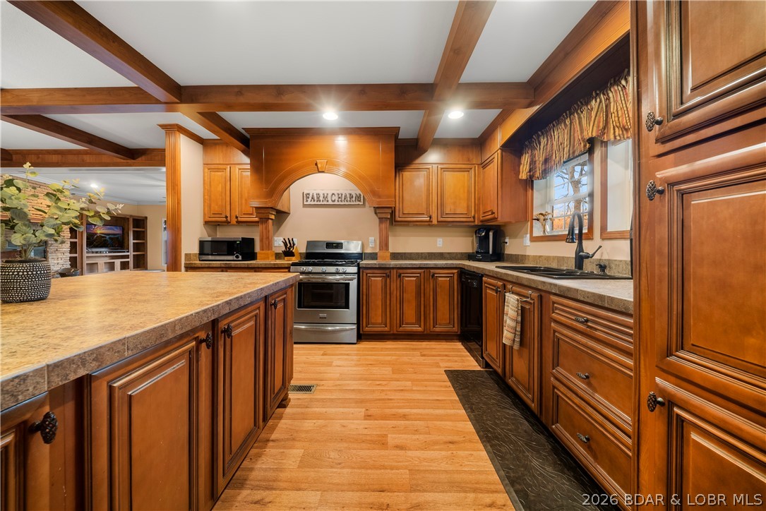 580 Burch Valley Road Linn Creek, MO 65052 - Photo 2 of 66