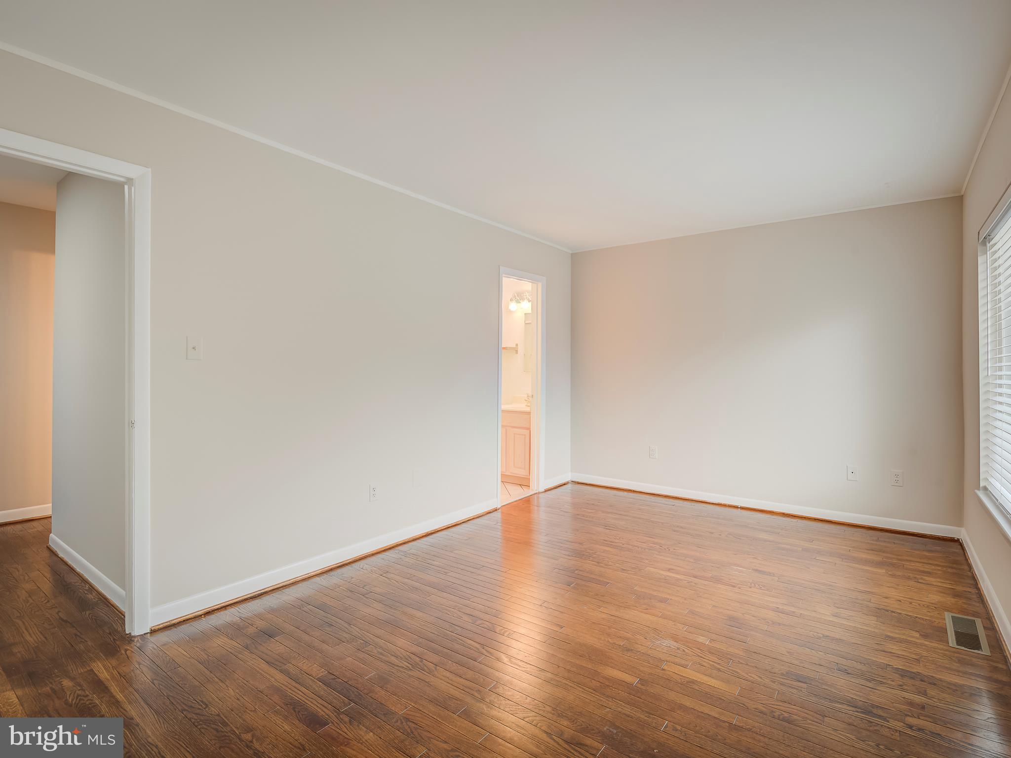 2058 Golf Course Drive Reston, VA 20191 - Photo 17 of 33 Master bedroom w/ walk-in closet