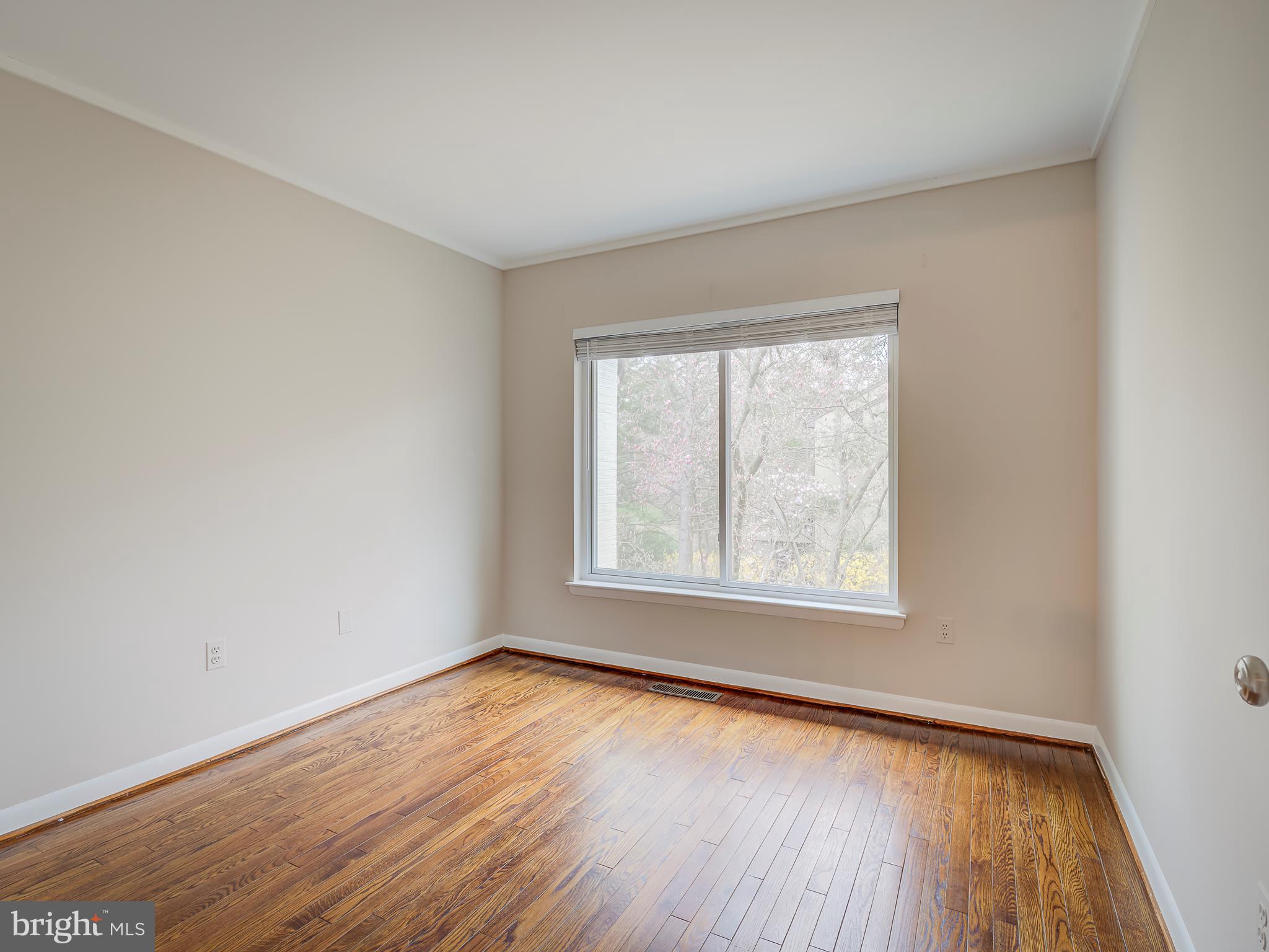 2058 Golf Course Drive Reston, VA 20191 - Photo 20 of 33 Bedroom #2 w/ hardwood floor