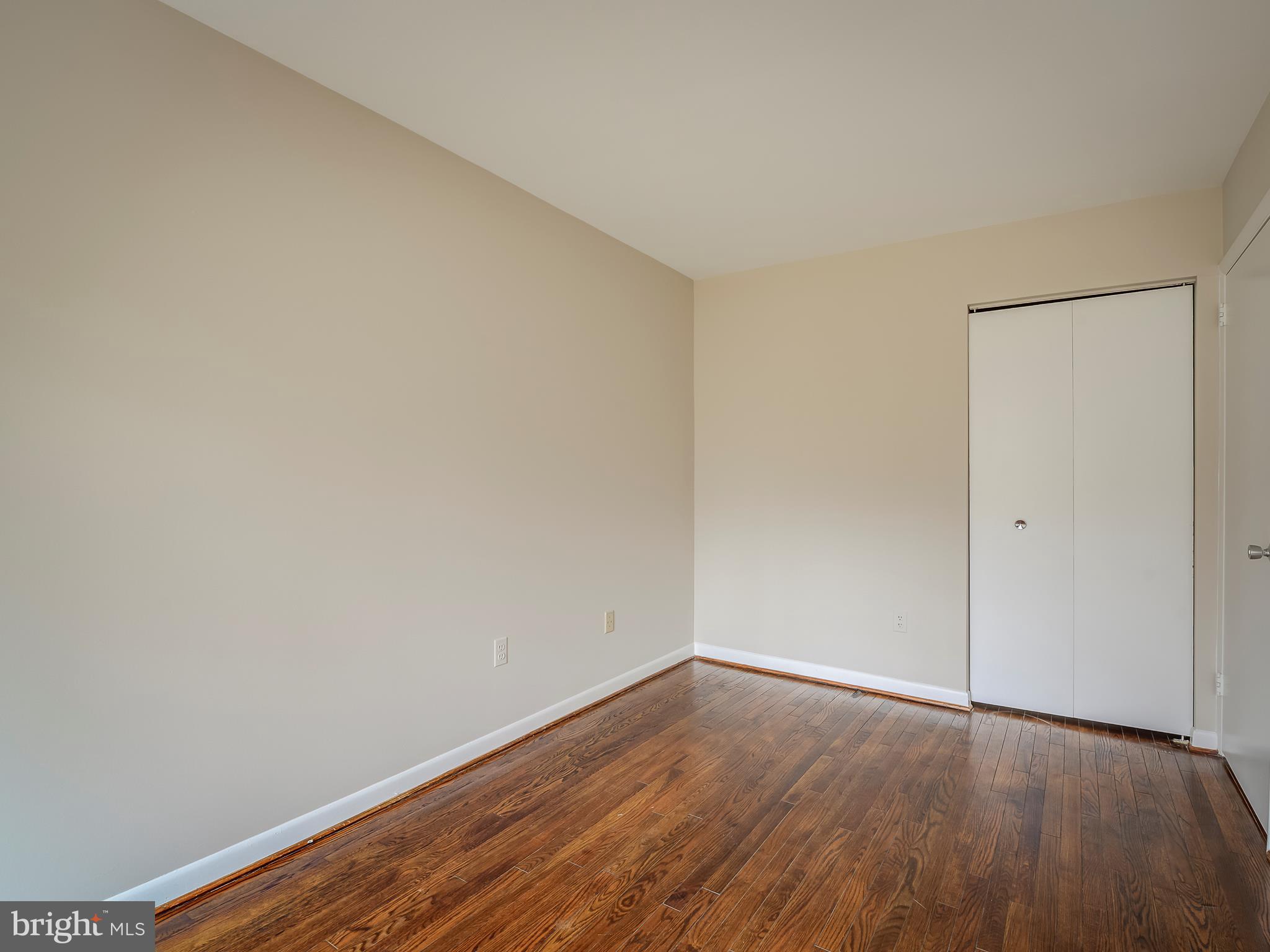 2058 Golf Course Drive Reston, VA 20191 - Photo 22 of 33 Bedroom #3 w/ hardwood floor