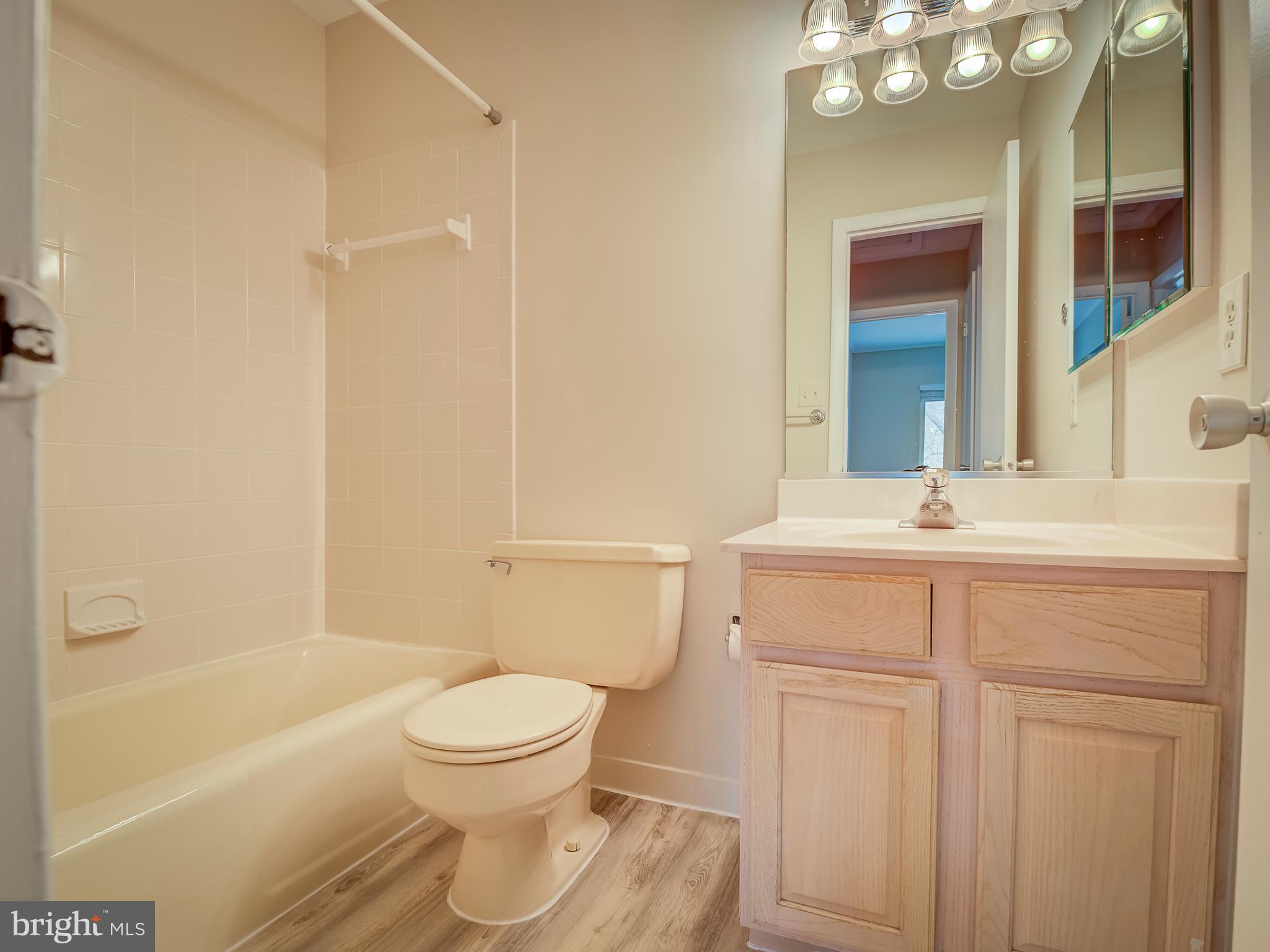 2058 Golf Course Drive Reston, VA 20191 - Photo 23 of 33 Upper level hall bathroom