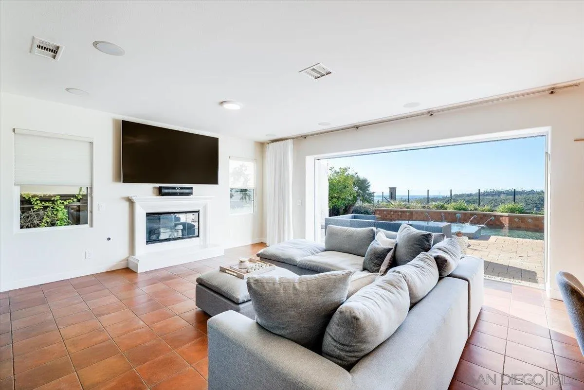 7135 Sitio Caliente Carlsbad, CA 92009 - Photo 13 of 73
