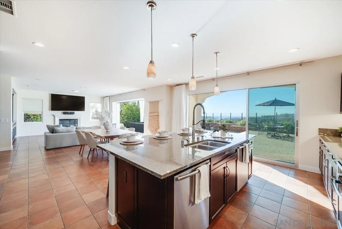 7135 Sitio Caliente Carlsbad, CA 92009 - Photo 27 of 73