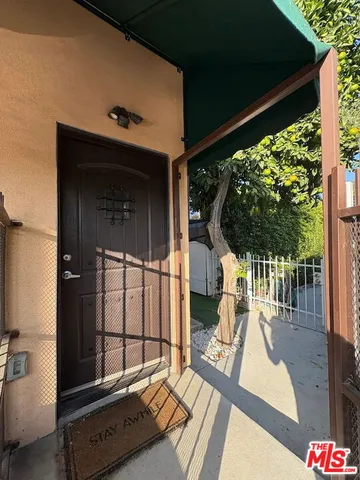 $1,600 | 7051 1/2 White Oak Avenue, Reseda, CA 91335