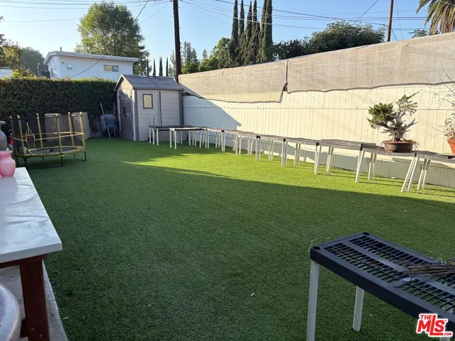 $1,600 | 7051 1/2 White Oak Avenue, Reseda, CA 91335