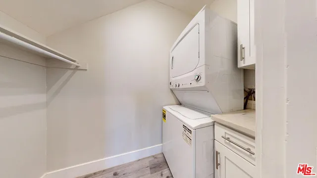 $1,600 | 7051 1/2 White Oak Avenue, Reseda, CA 91335