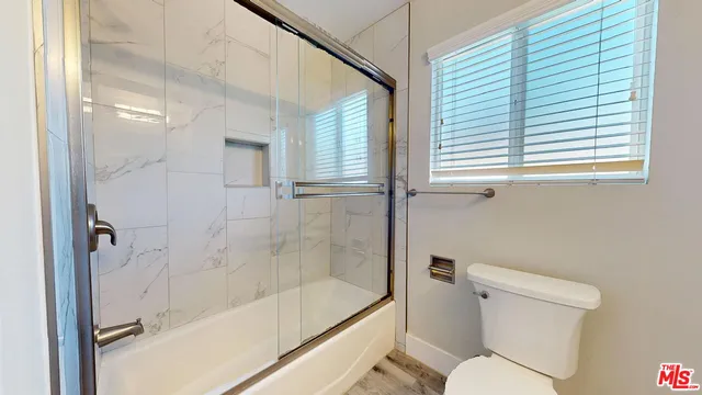 $1,600 | 7051 1/2 White Oak Avenue, Reseda, CA 91335