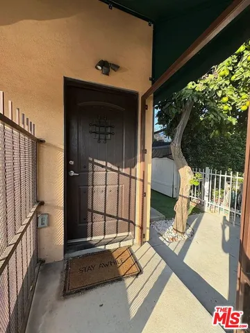$1,600 | 7051 1/2 White Oak Avenue, Reseda, CA 91335