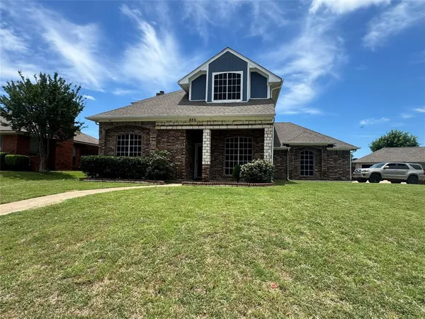 $2,400 | 632 Mockingbird Lane, DeSoto, TX 75115