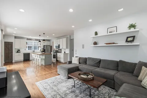 $824,900 | 394 Marseilles Street, Vernon Hills, IL 60061