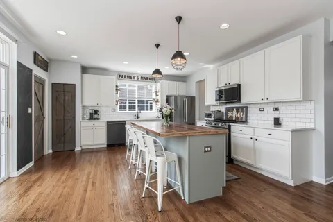 $824,900 | 394 Marseilles Street, Vernon Hills, IL 60061