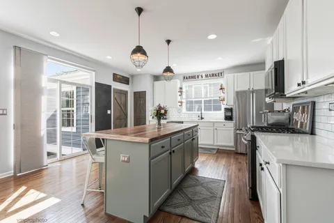 $824,900 | 394 Marseilles Street, Vernon Hills, IL 60061