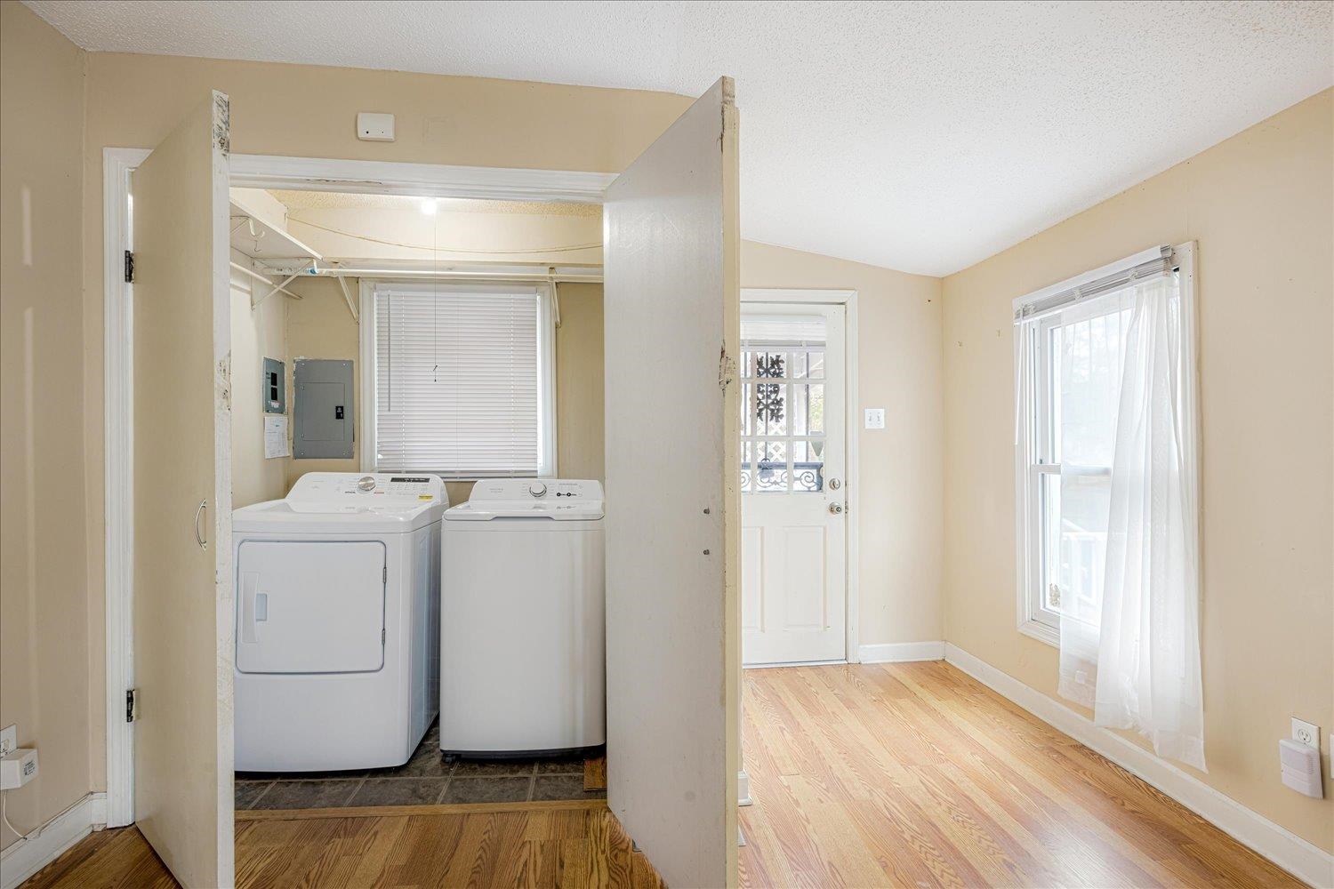 133 South Fenwick Road Memphis, TN 38111 - Photo 14 of 21 a view of utility room with washer and dryer