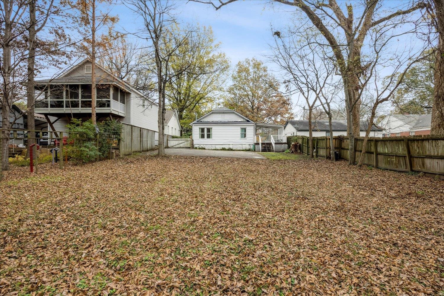 133 South Fenwick Road Memphis, TN 38111 - Photo 17 of 21 a front view of a house with a yard